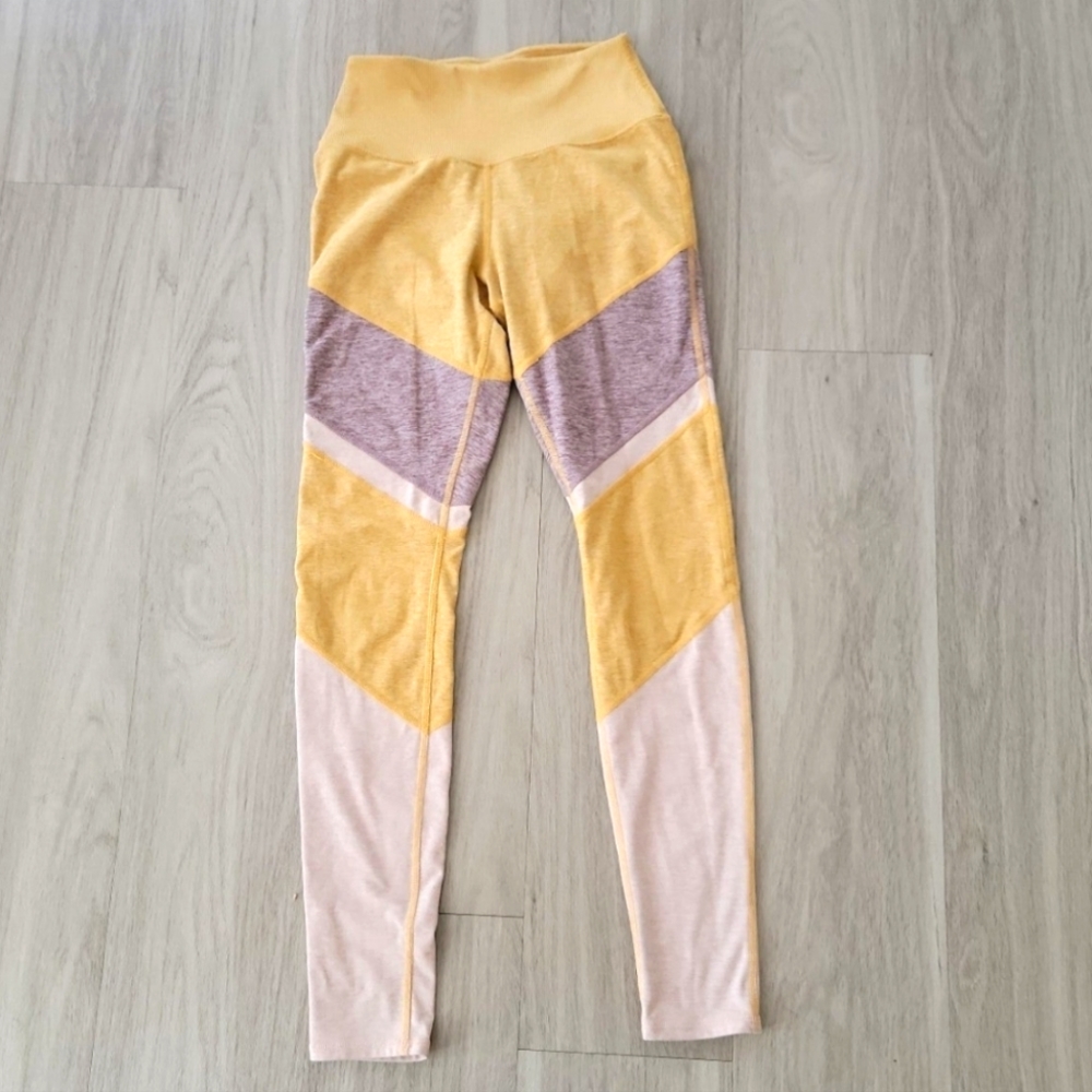 Alo, Active Leggings. Size small.